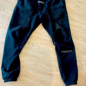 FEAR OF GOD ESSENTIALS // SWEATPANTS // MENS MEDIUM